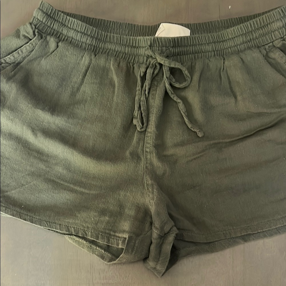 Universal Thread Green Athletic Shorts with Relaxed Fit